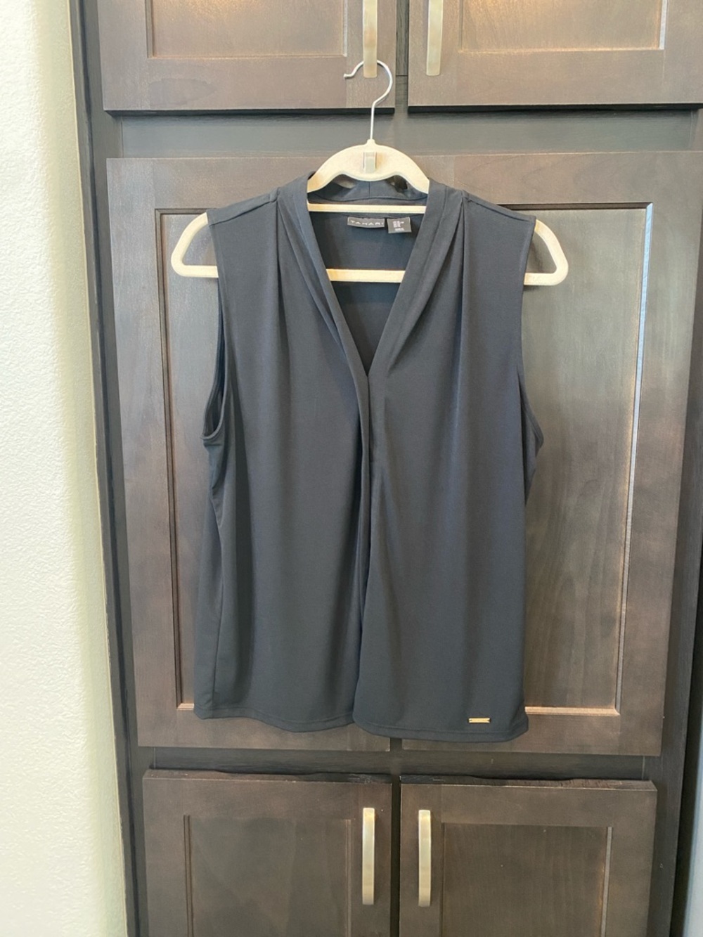 Tahari Black Sleeveless V-Neck Cami